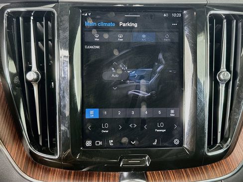 Used 2023 Volvo XC60 B5 Plus w/ Protection Package Premier FWD image 24