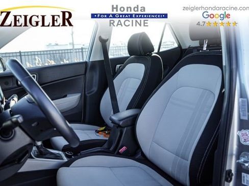 Used 2023 Hyundai Venue SEL image 14