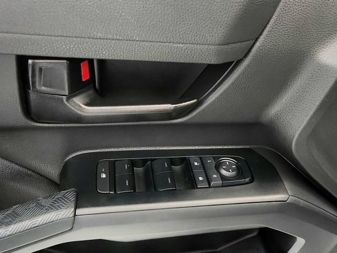 Used 2025 Toyota Tacoma SR5 AWD/4WD image 30