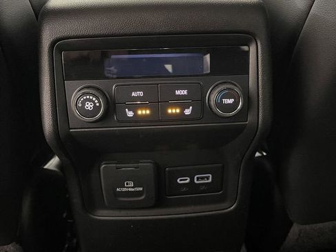 Used 2023 GMC Acadia Denali w/ Denali Technology Package AWD/4WD image 8