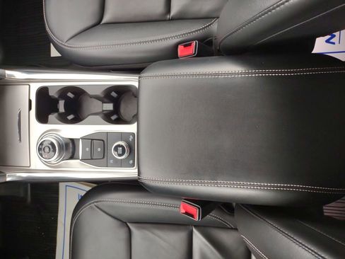 Used 2022 Ford Explorer XLT w/ Equipment Group 202A image 24