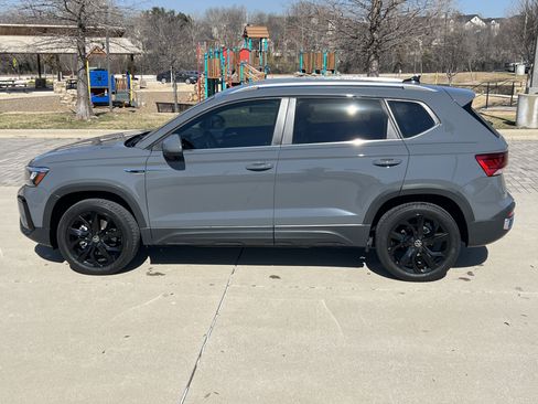 Certified 2023 Volkswagen Taos SE image 7