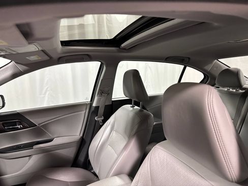 Used 2016 Honda Accord Touring image 25