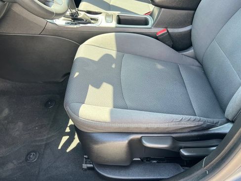 Used 2019 Chevrolet Cruze LT FWD image 28