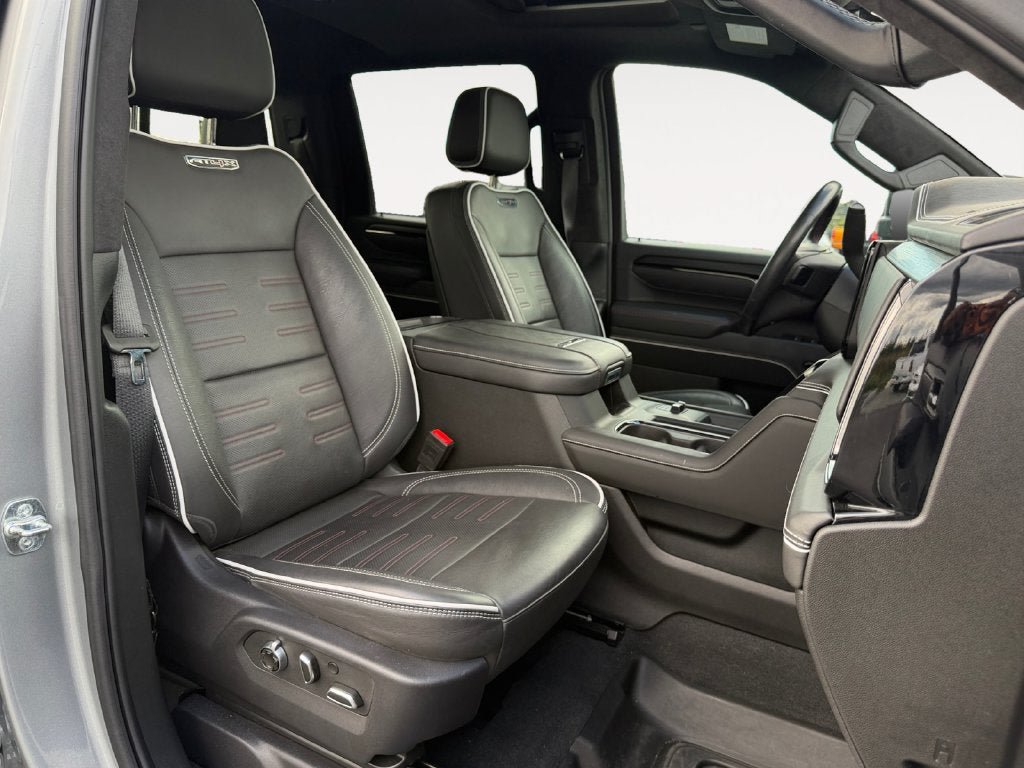 Used 2025 GMC Sierra 2500 AT4X AWD/4WD image 25