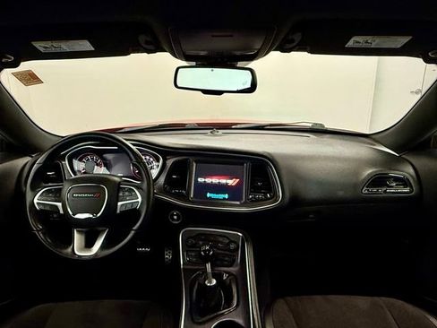 Used 2016 Dodge Challenger R/T Scat Pack w/ Leather Interior Group image 19