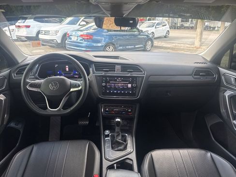 Used 2022 Volkswagen Tiguan SE image 9