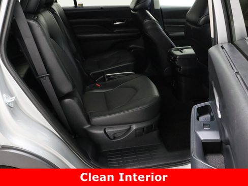 Used 2025 Toyota Grand Highlander FWD image 37