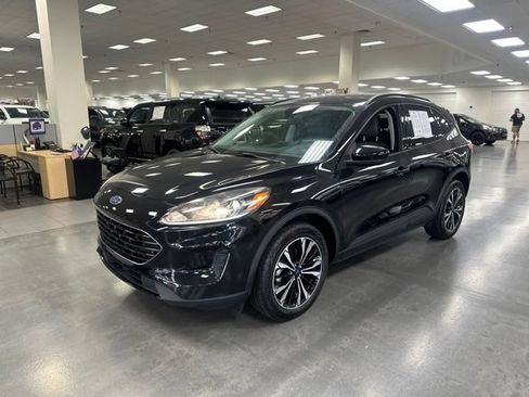 Used 2022 Ford Escape SE w/ SE Sport Appearance Package AWD/4WD image 3
