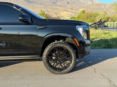 Used 2025 GMC Yukon Denali Ultimate image 3