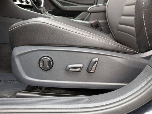 Used 2024 Volkswagen Jetta SE image 14