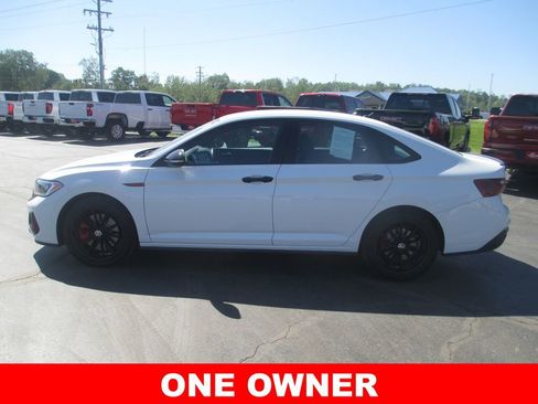 Used 2024 Volkswagen Jetta GLI 40th Anniversary Edition FWD image 9