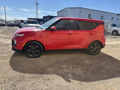 Used 2020 Kia Soul EX image 4
