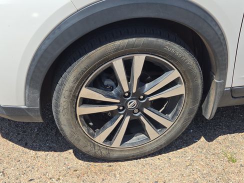 Used 2019 Nissan Kicks SR w/ SR Premium Package FWD image 7