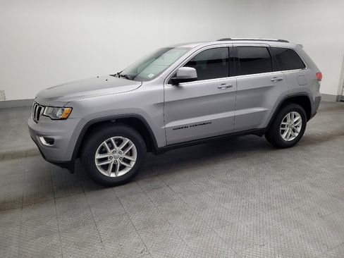 Used 2017 Jeep Grand Cherokee Laredo w/ Quick Order Package 2BE image 2