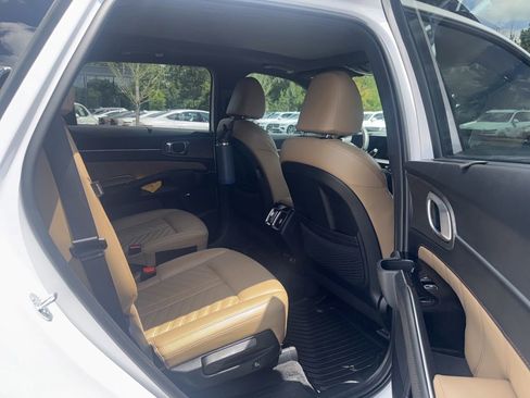 Used 2024 Kia Sorento SX Prestige w/ Olive Brown Leather Package AWD/4WD image 10