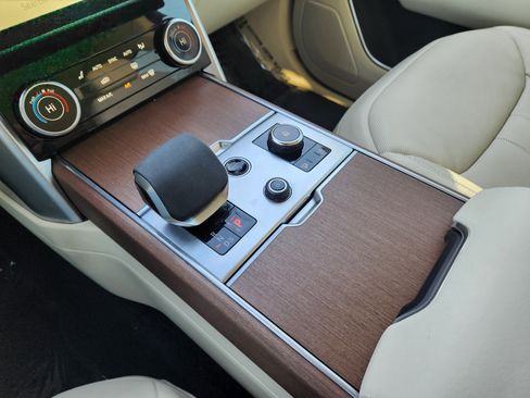 Certified 2023 Land Rover Range Rover SE image 21