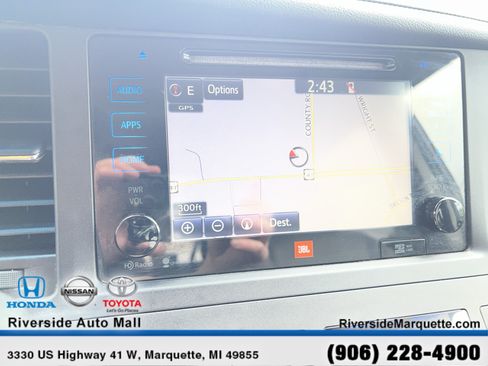 Used 2015 Toyota Sienna Limited Premium w/ Four Season Floor Mat Package FWD image 21