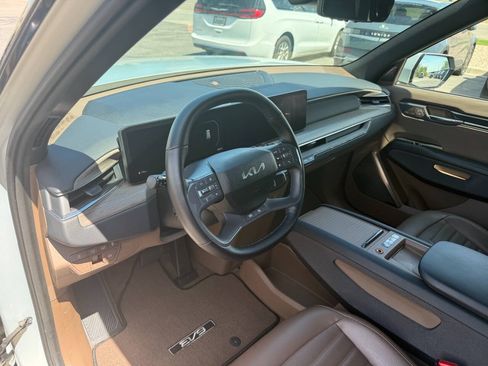 Used 2024 Kia EV9 Land AWD/4WD image 34