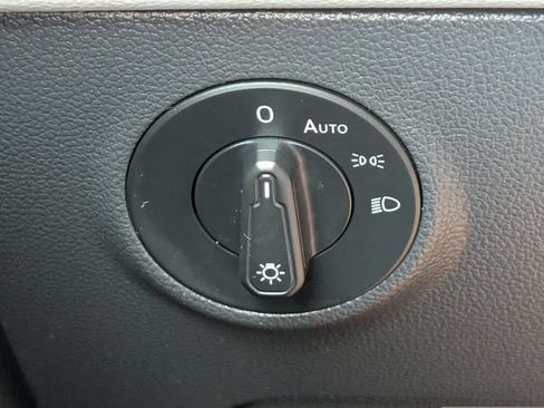 Used 2024 Volkswagen Taos SE w/ Panoramic Sunroof Package FWD image 25