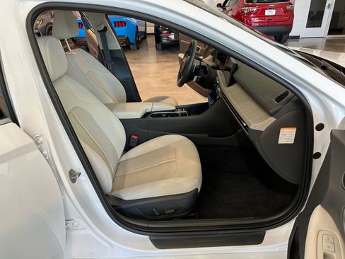 Used 2025 Hyundai Sonata SEL FWD image 36