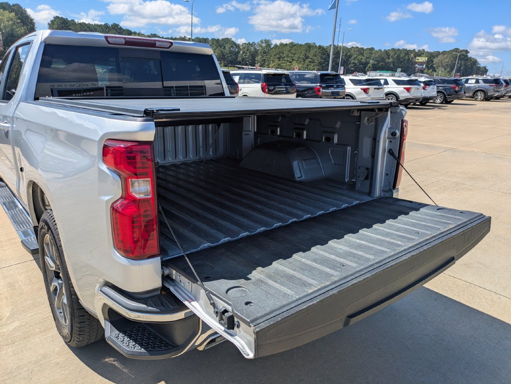 Used 2022 Chevrolet Silverado 1500 LT w/ Z71 Off-Road Package AWD/4WD image 4