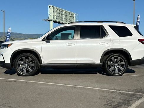 Certified 2025 Honda Pilot Sport image 7