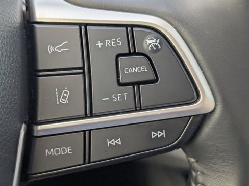 Used 2022 Toyota Highlander LE image 18