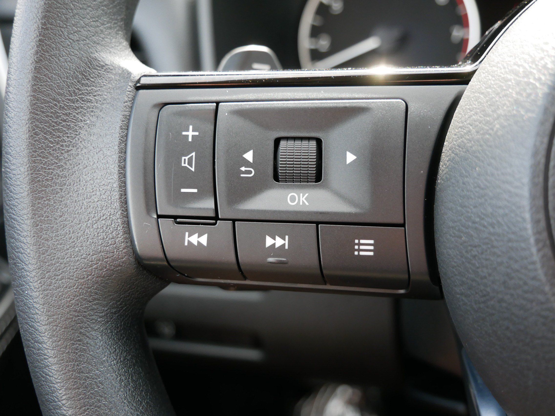 Used 2023 Nissan Rogue SV AWD/4WD image 27