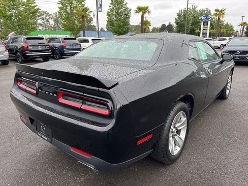 Used 2018 Dodge Challenger SXT RWD image 6