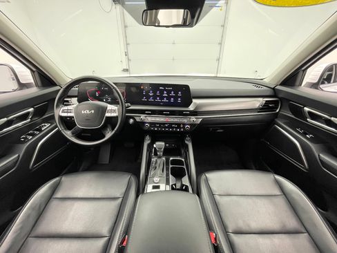 Used 2024 Kia Telluride S FWD image 3