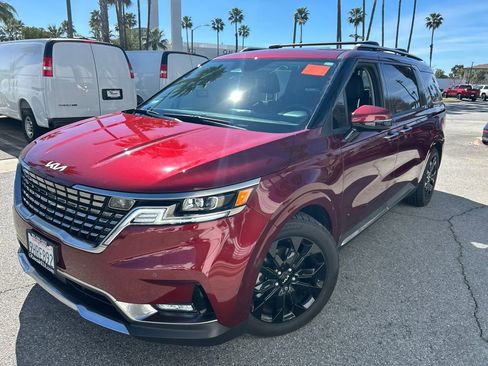 Used 2024 Kia Carnival SX Prestige image 3