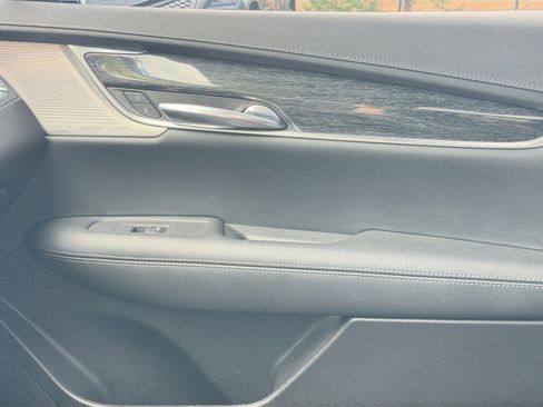 Used 2022 Cadillac XT5 Premium Luxury w/ Technology Package AWD/4WD image 16