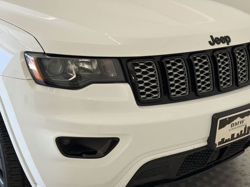 Used 2021 Jeep Grand Cherokee Laredo X AWD/4WD image 11
