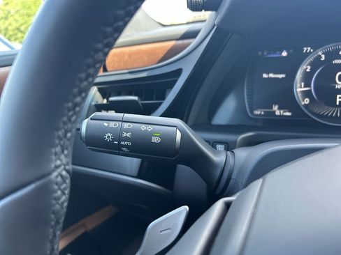 Used 2025 Lexus ES 350 w/ Premium Package image 28