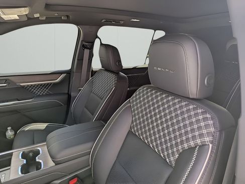 New 2026 GMC Acadia Denali w/ Super Cruise Package image 8