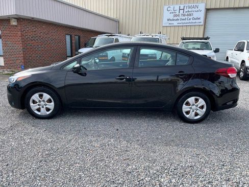 Used 2017 Kia Forte LX image 10