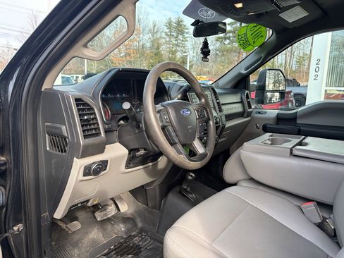 Used 2018 Ford F550 4x4 Regular Cab Super Duty image 22