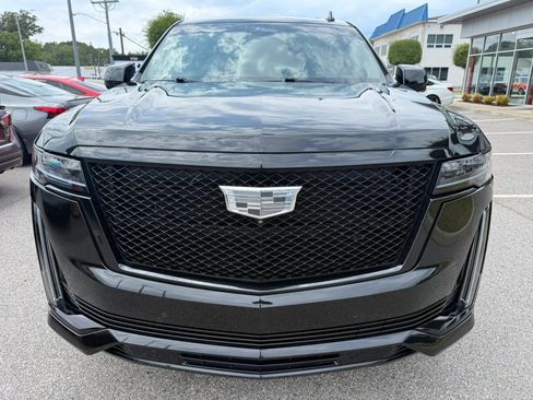 Used 2023 Cadillac Escalade ESV Sport w/ LPO, ONYX Package RWD image 2