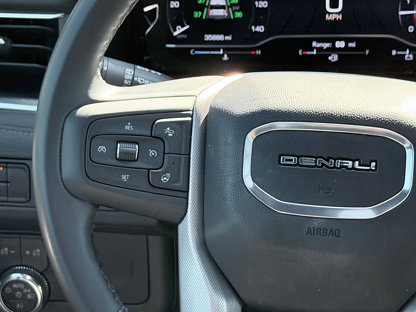 Used 2024 GMC Yukon Denali AWD/4WD image 34