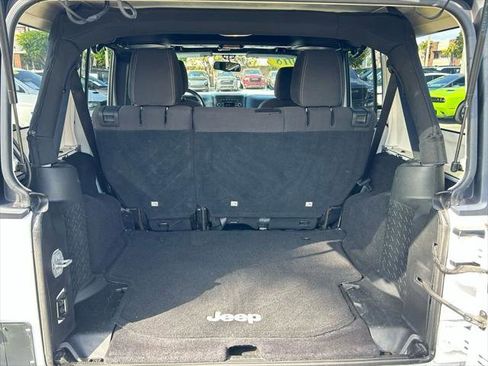 Certified 2017 Jeep Wrangler Unlimited Rubicon w/ Connectivity Group image 43