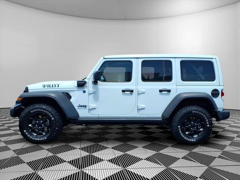 Certified 2023 Jeep Wrangler Unlimited w/ Sun & Screen Package AWD/4WD image 23