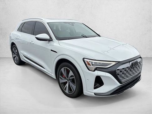 Used 2024 Audi Q8 e-tron Premium Plus w/ Premium Plus Package AWD/4WD image 3