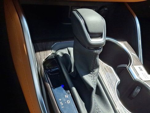 New 2026 Toyota Highlander Platinum AWD/4WD image 16