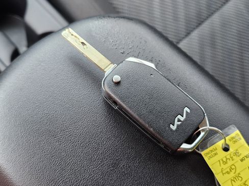 Used 2023 Kia Seltos LX AWD/4WD image 29