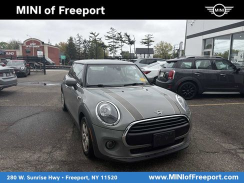 Used 2021 MINI Cooper 2-Door Hardtop FWD image 1