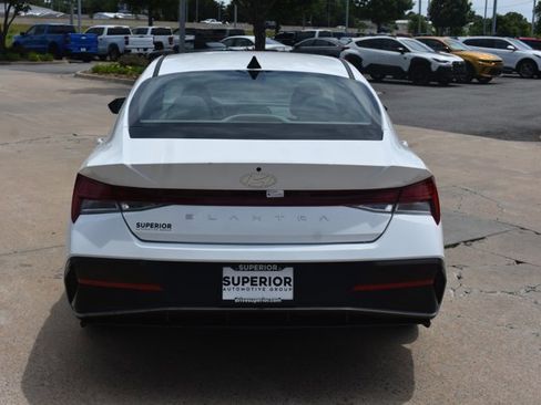 Used 2025 Hyundai Elantra SEL FWD image 6