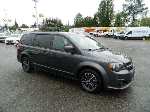 Used 2019 Dodge Grand Caravan GT FWD image 2