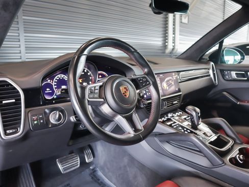 Used 2022 Porsche Cayenne GTS AWD/4WD image 4