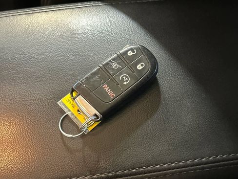 Used 2015 Jeep Grand Cherokee Altitude AWD/4WD image 27